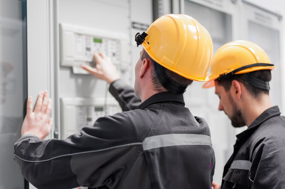 Why Choose Dynamics 365 Field Service Over Leading Competitors